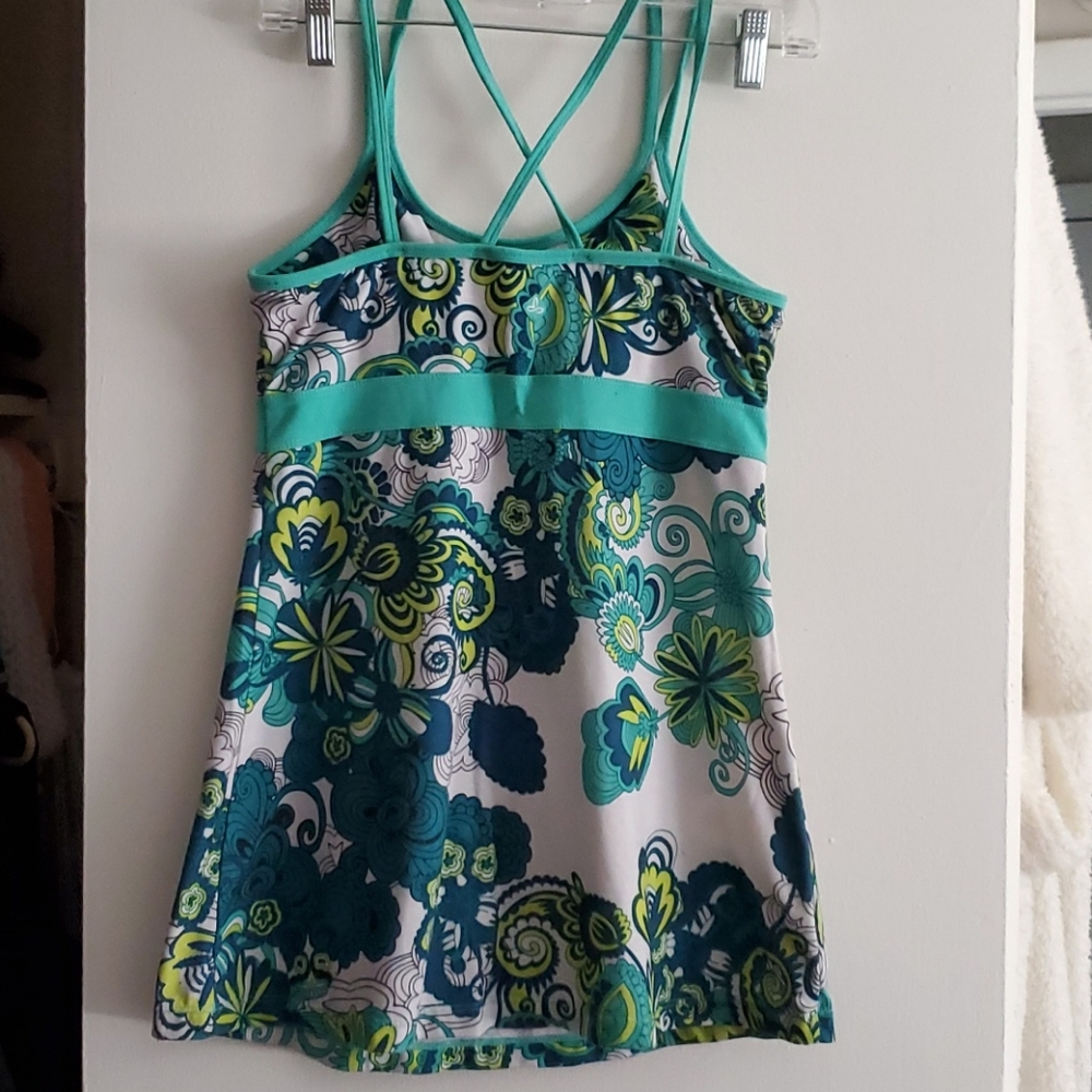 Patterned Workout Tank - Picture 2 of 3